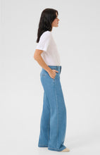 Load image into Gallery viewer, My Essential Wardrobe Lara Medium Blue Wash
