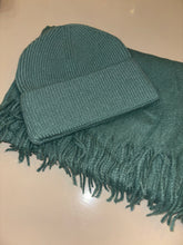 Load image into Gallery viewer, Lara Cosy Hat and Scarf Set
